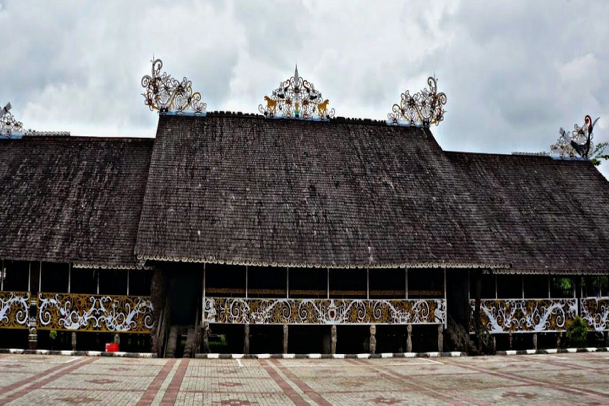 Rumah Adat Lamin