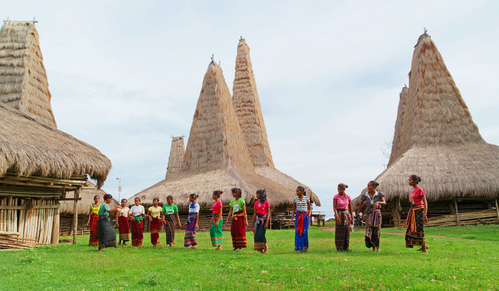 Desa Adat Ratenggaro