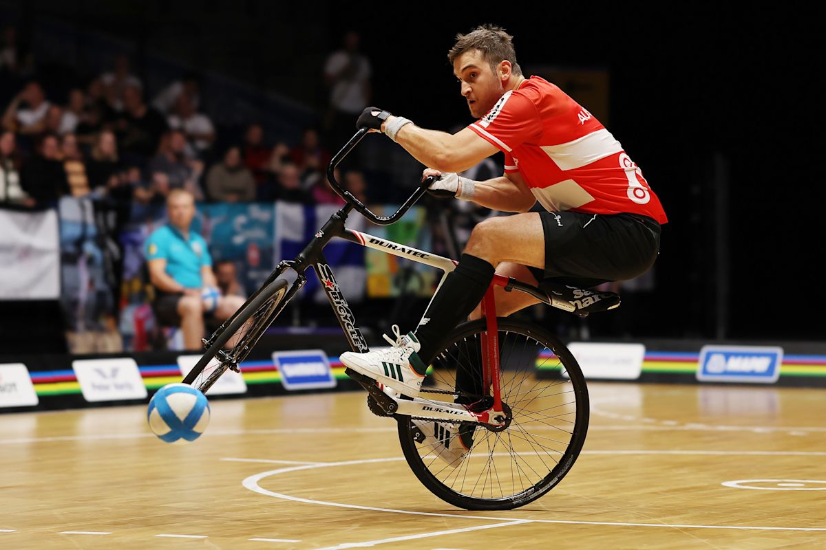 Akar Sejarah dan Evolusi Sepak Bola Sepeda